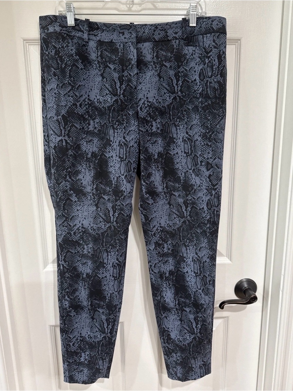 The Limited Women's SZ 12 Stretch Flat Front Tapered Leg Pants Blue Multi Python